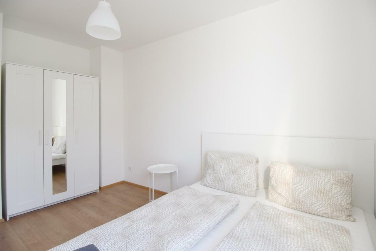 1100 * Vienna