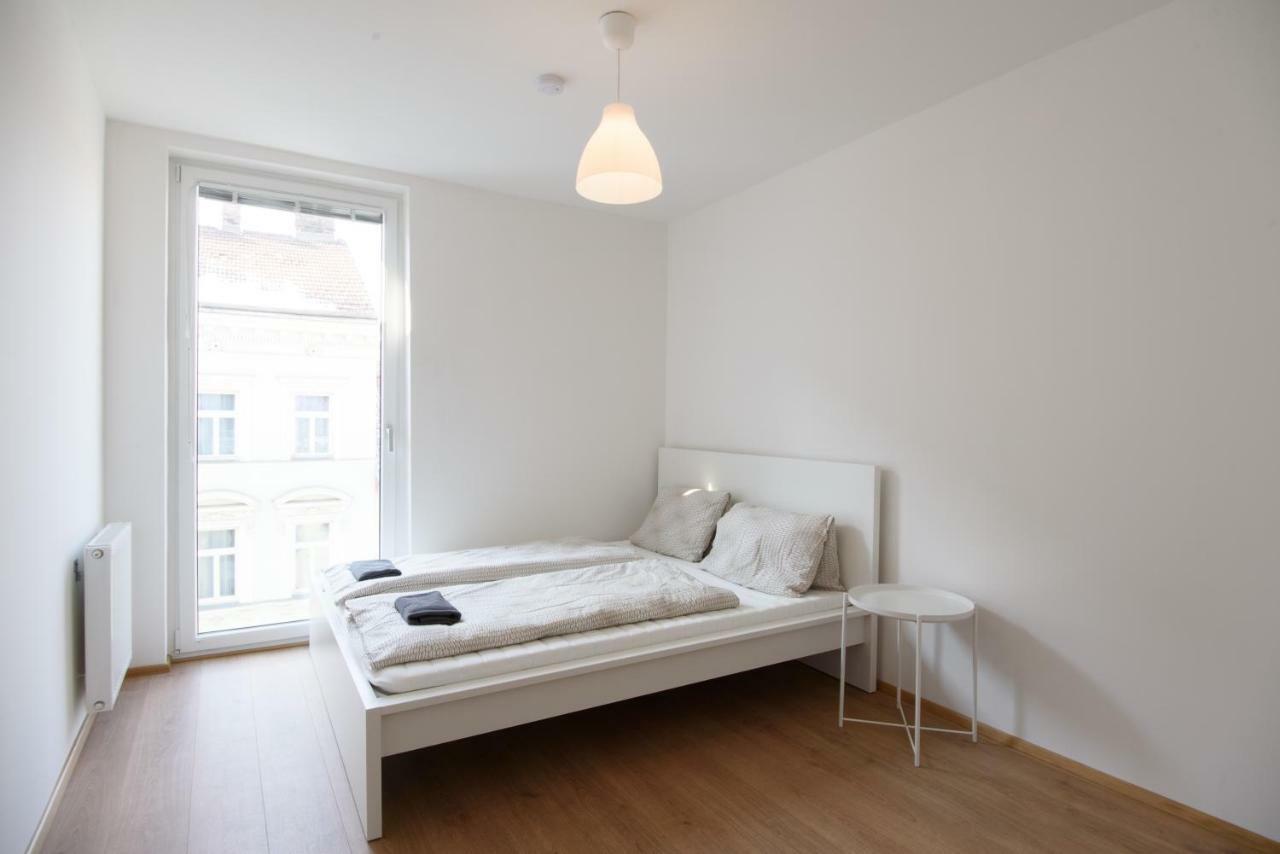 1100 * Vienna
